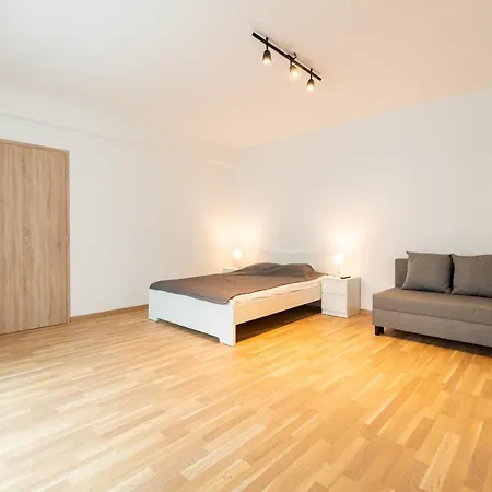Brand New Two #26 With Free Secure Parking Close To Center דירה *