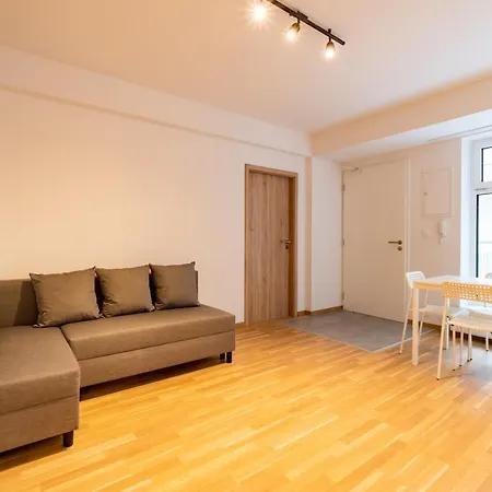 Lägenhet Brand New Two #26 With Free Secure Parking Close To Center *