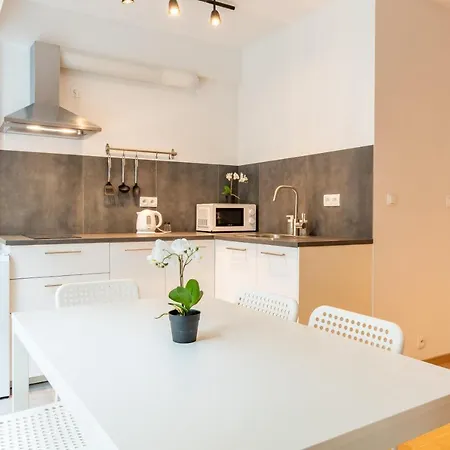 Brand New Two #26 With Free Secure Parking Close To Center