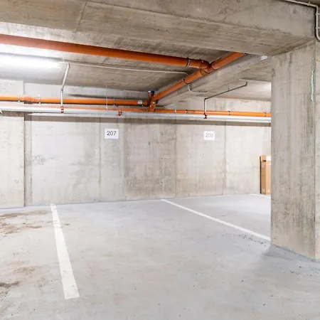 Lägenhet Brand New Two #26 With Free Secure Parking Close To Center *